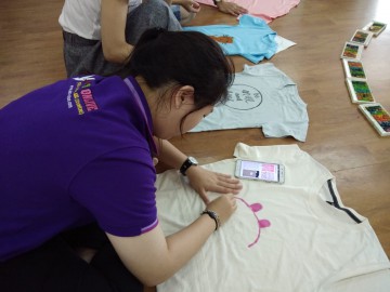 อาสาสมัคร เขียนศิลป์บนเสื้อเพื่อผู้ป่วยเรื้อรัง 10 พ.ย. 62 T-Shirt Painting Volunteer to Support Chronically Ill Patients in Thailand; Nov, 10 ,19